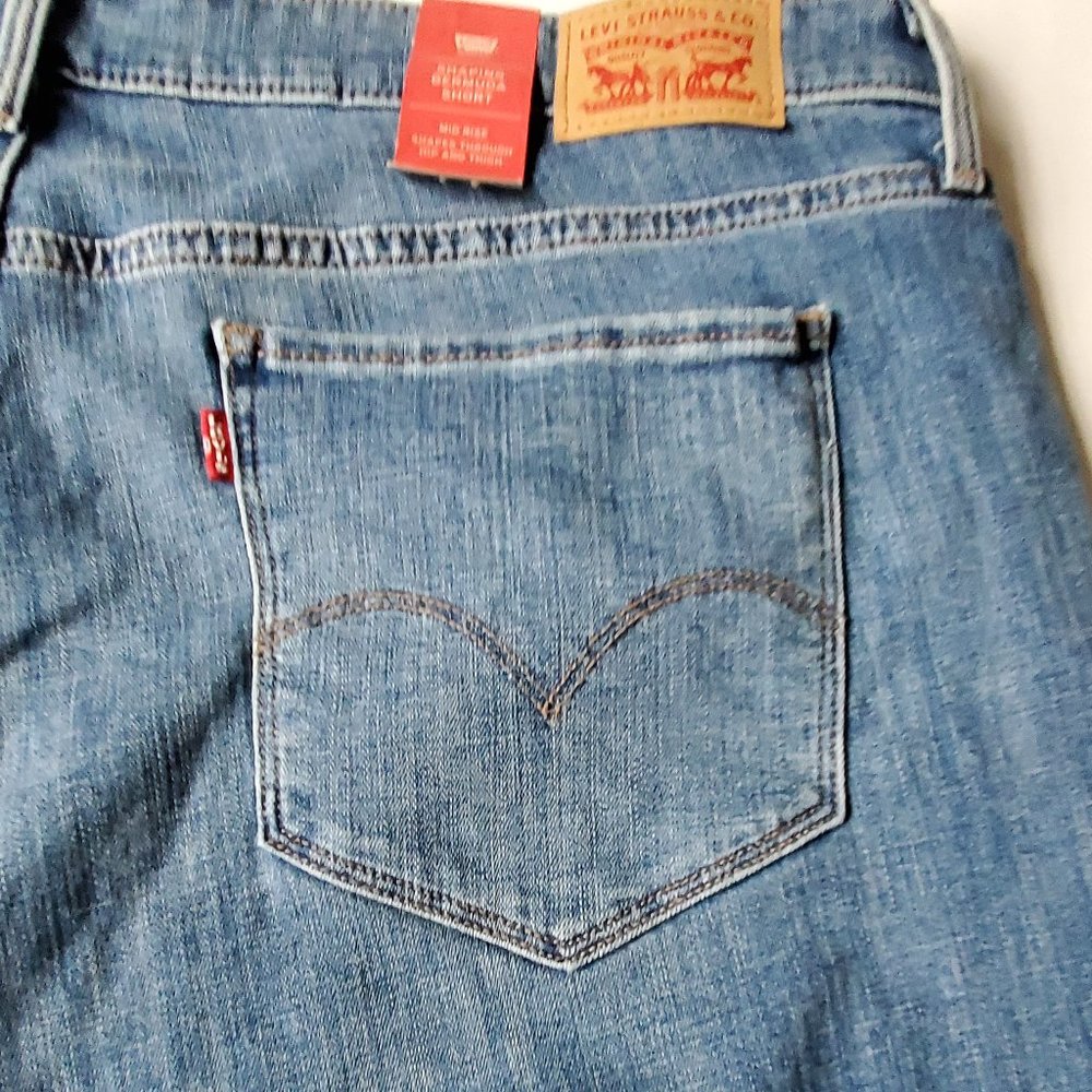 LEVI’S SHAPING BERMUDA SHORT - Picture 7 of 8